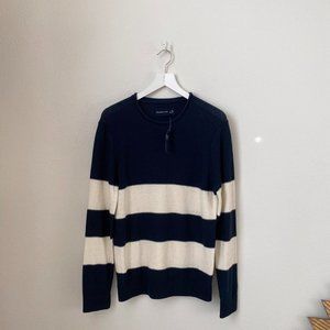 NWT Abercrombie Men’s Knitted Swearer Size Medium